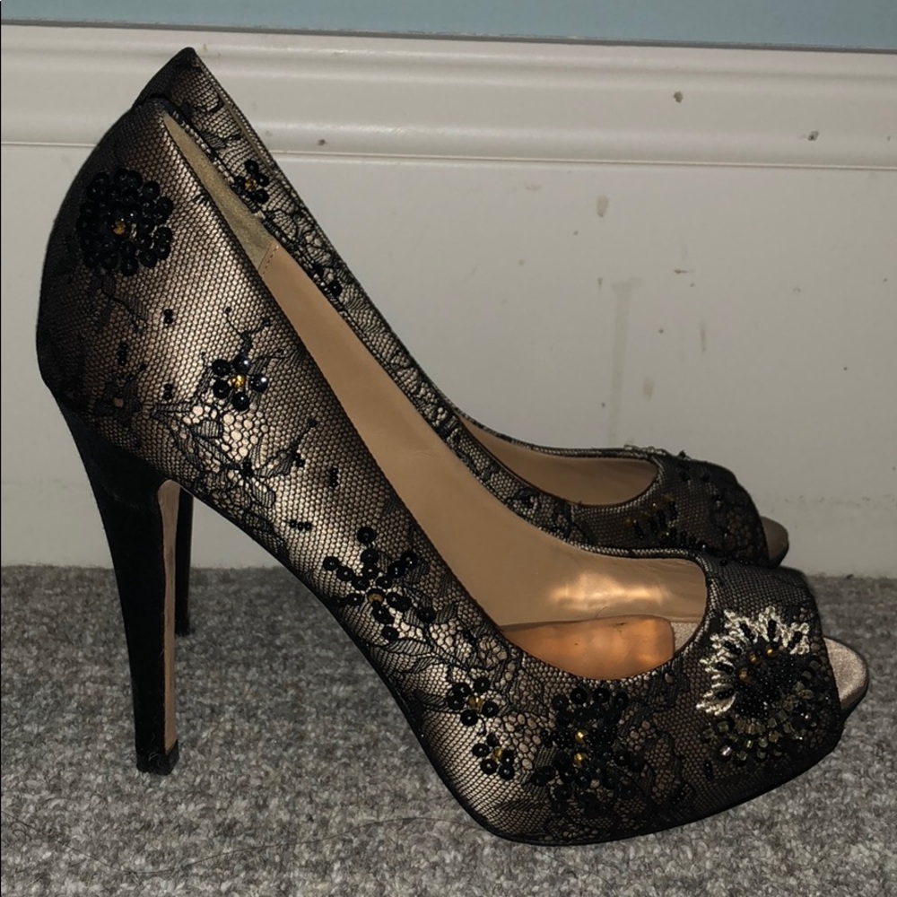 Badgley Mischka peek—a-boo pump